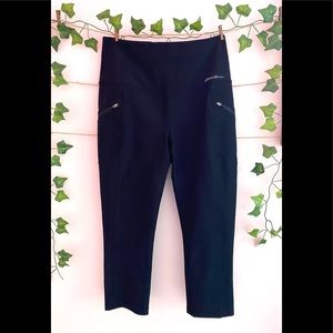 Eddie Bauer Black Workout Capris Size 4